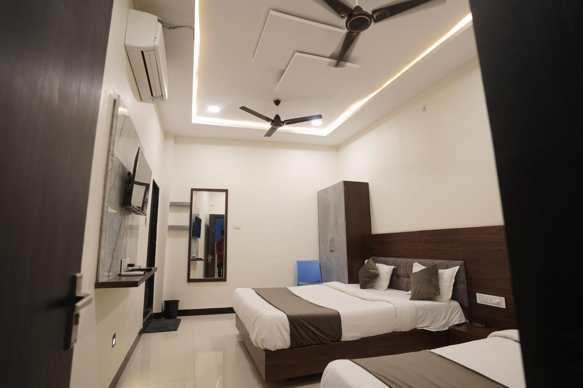 Hotel Dev Kripa Ujjain Exterior photo