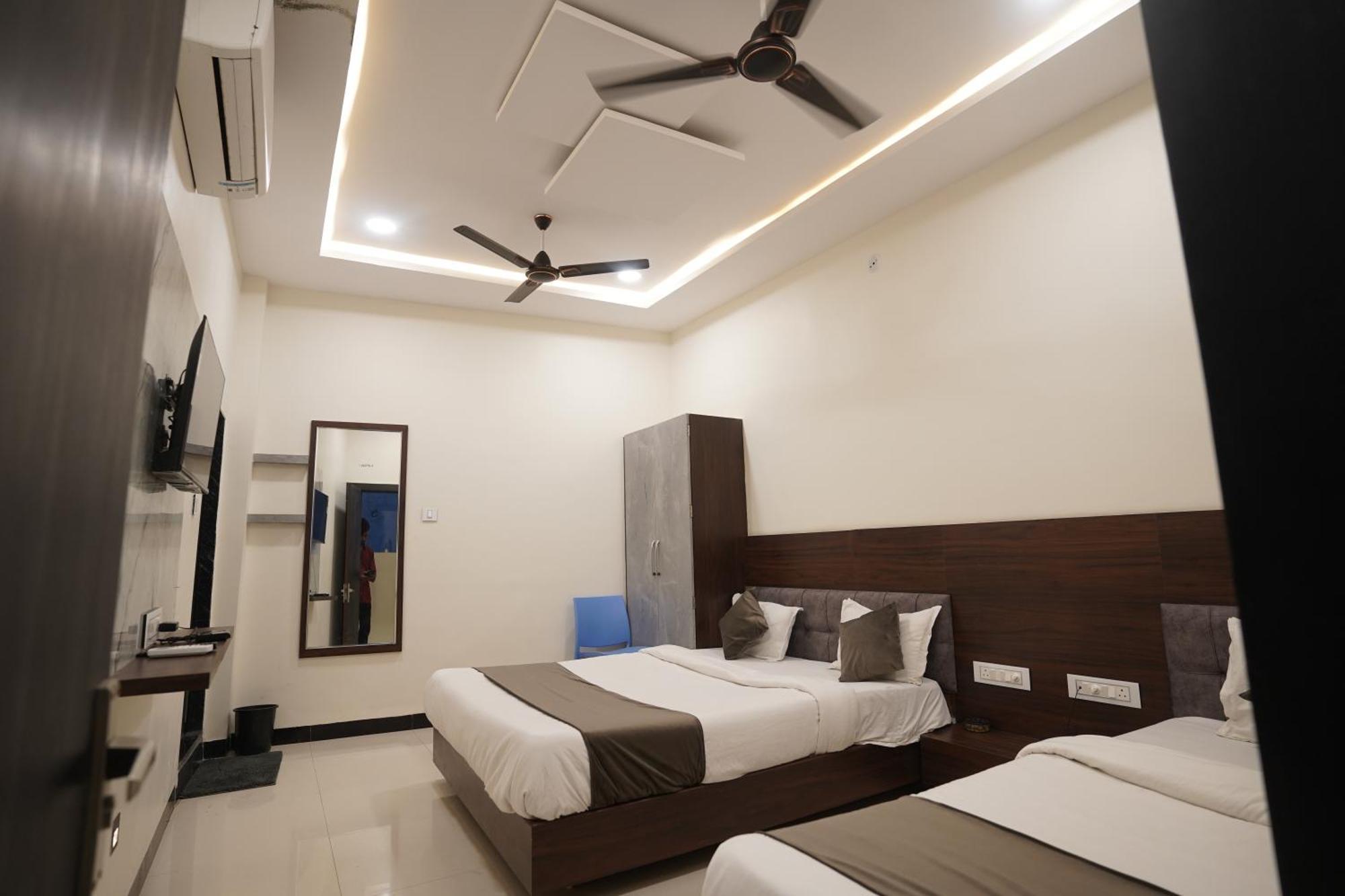 Hotel Dev Kripa Ujjain Exterior photo