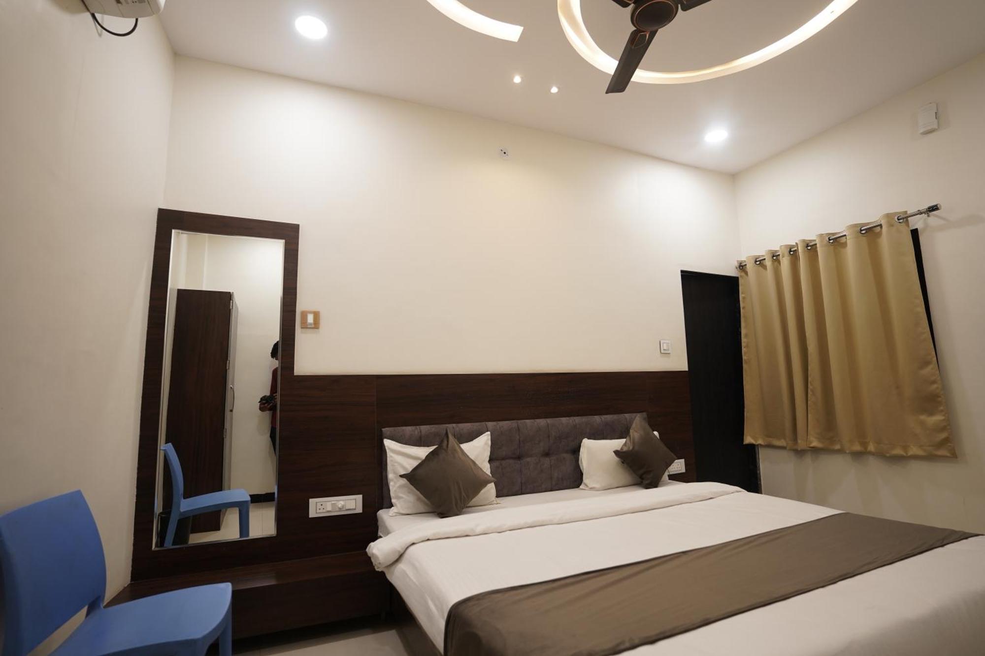 Hotel Dev Kripa Ujjain Exterior photo