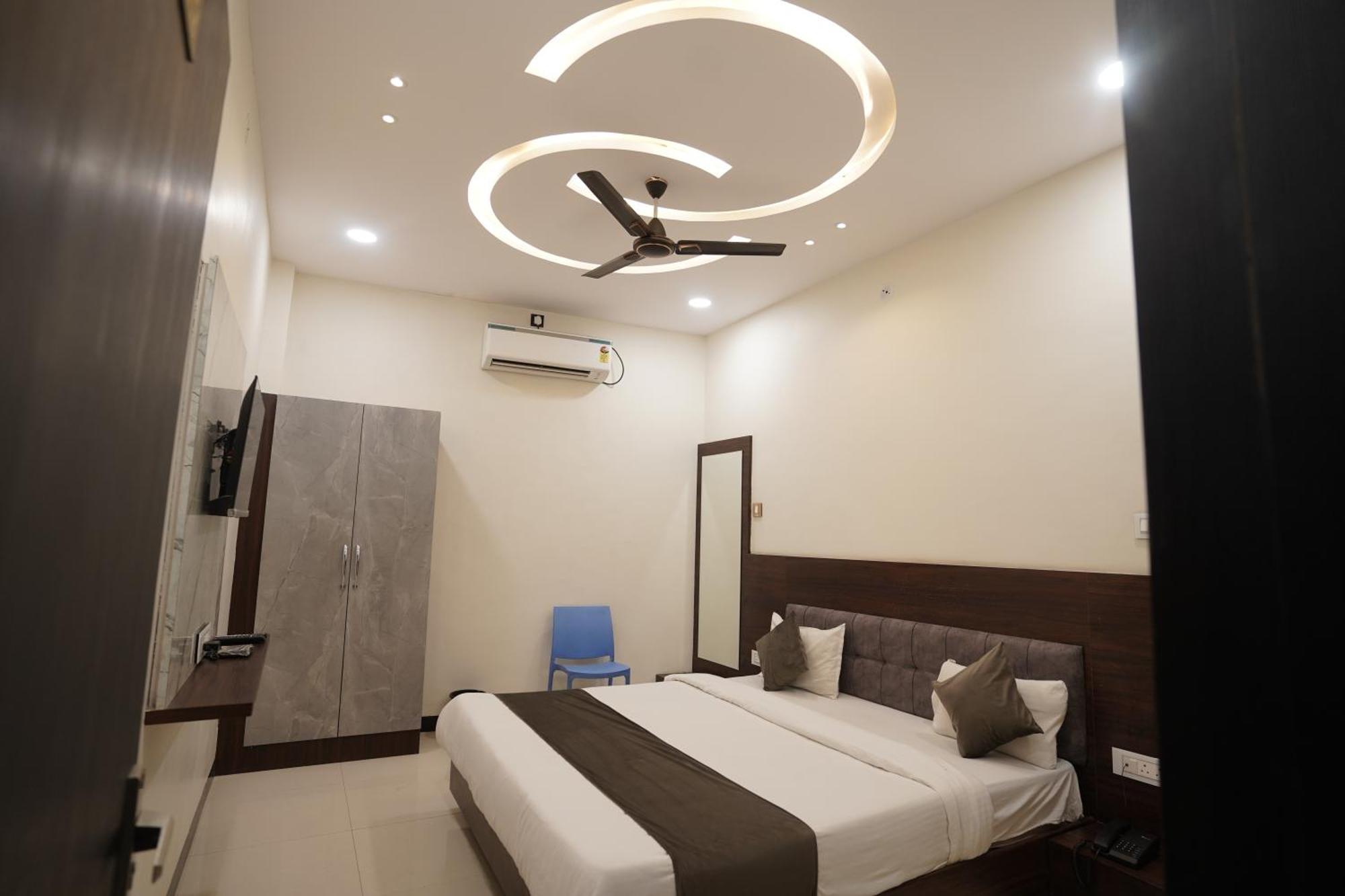 Hotel Dev Kripa Ujjain Exterior photo