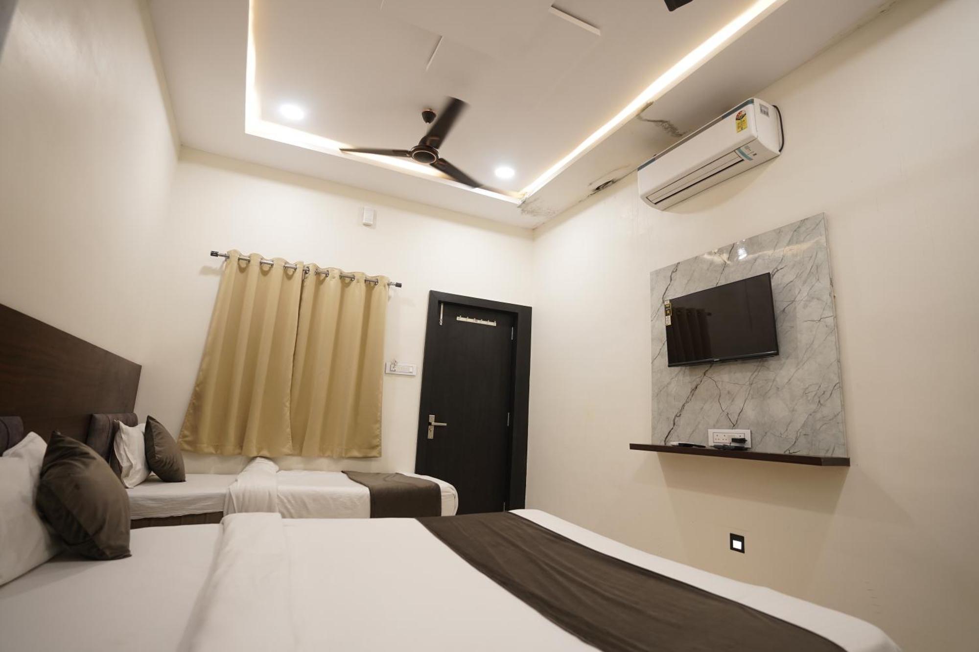 Hotel Dev Kripa Ujjain Exterior photo