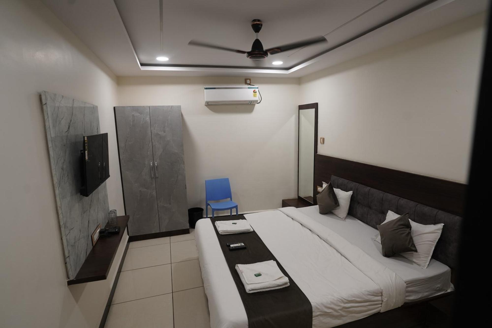 Hotel Dev Kripa Ujjain Exterior photo