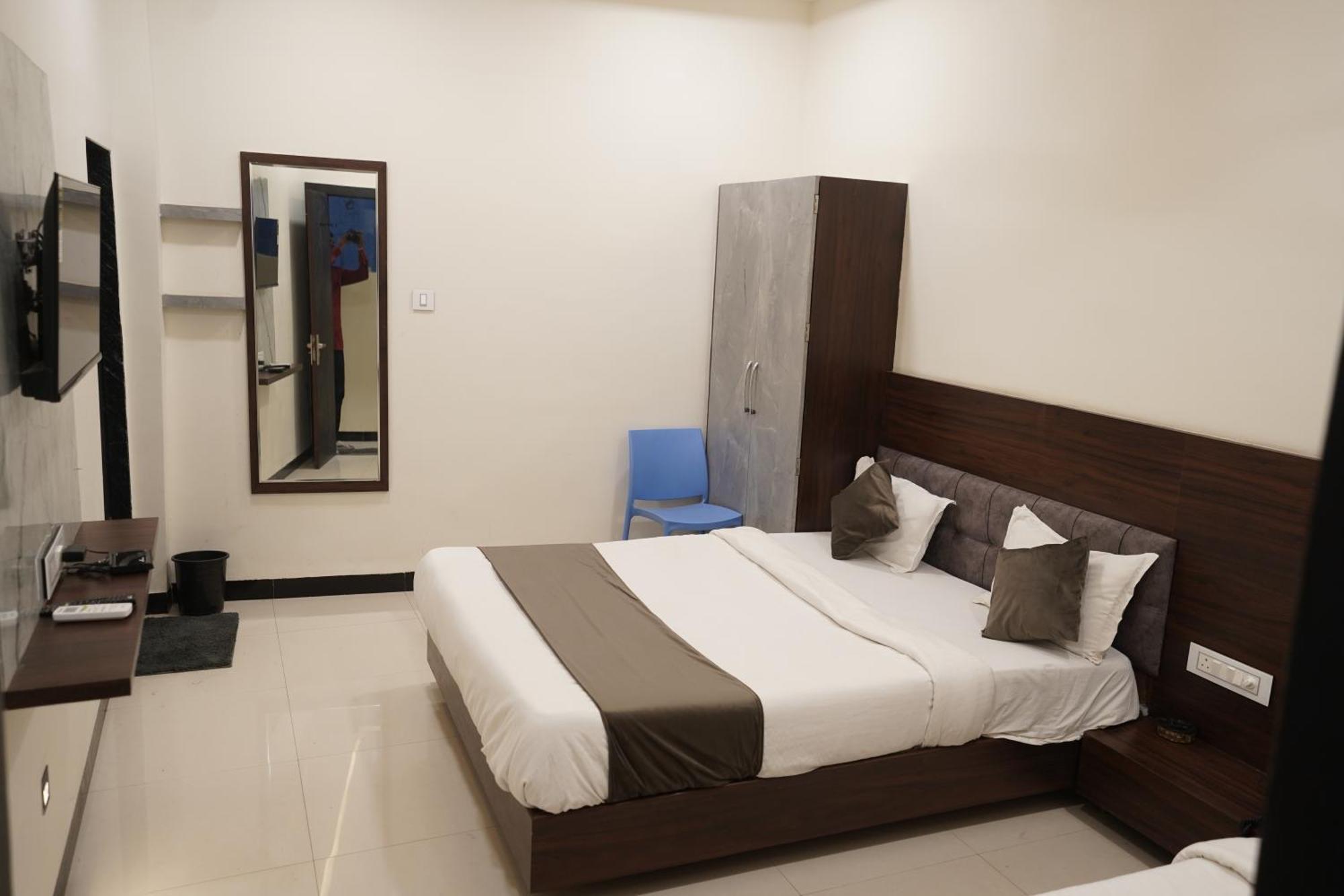 Hotel Dev Kripa Ujjain Exterior photo