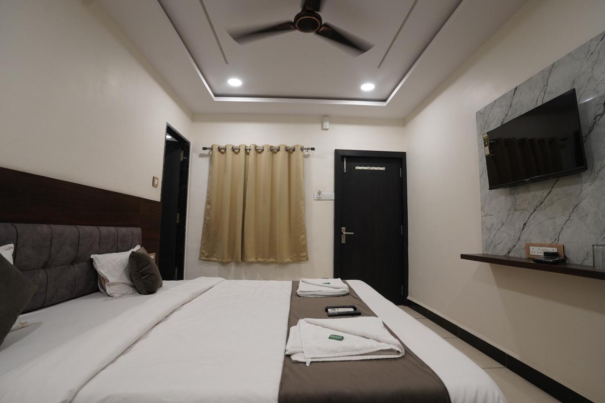 Hotel Dev Kripa Ujjain Exterior photo