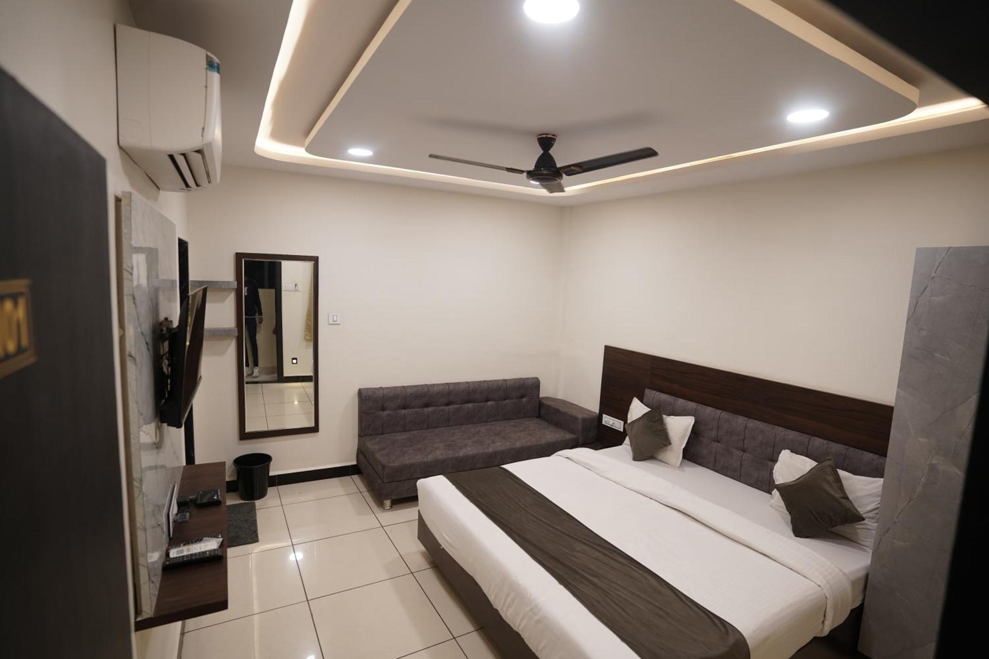 Hotel Dev Kripa Ujjain Exterior photo