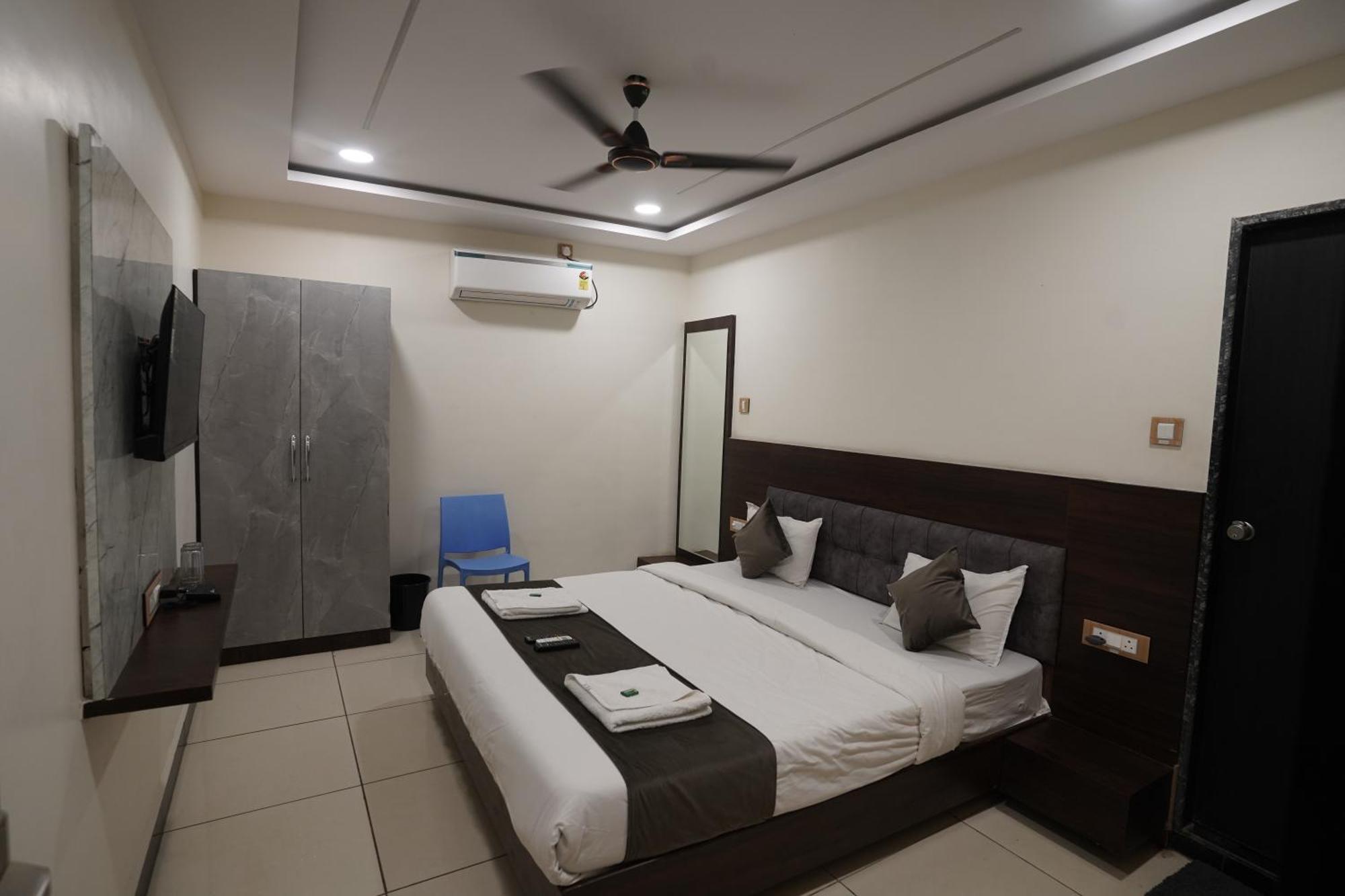 Hotel Dev Kripa Ujjain Exterior photo