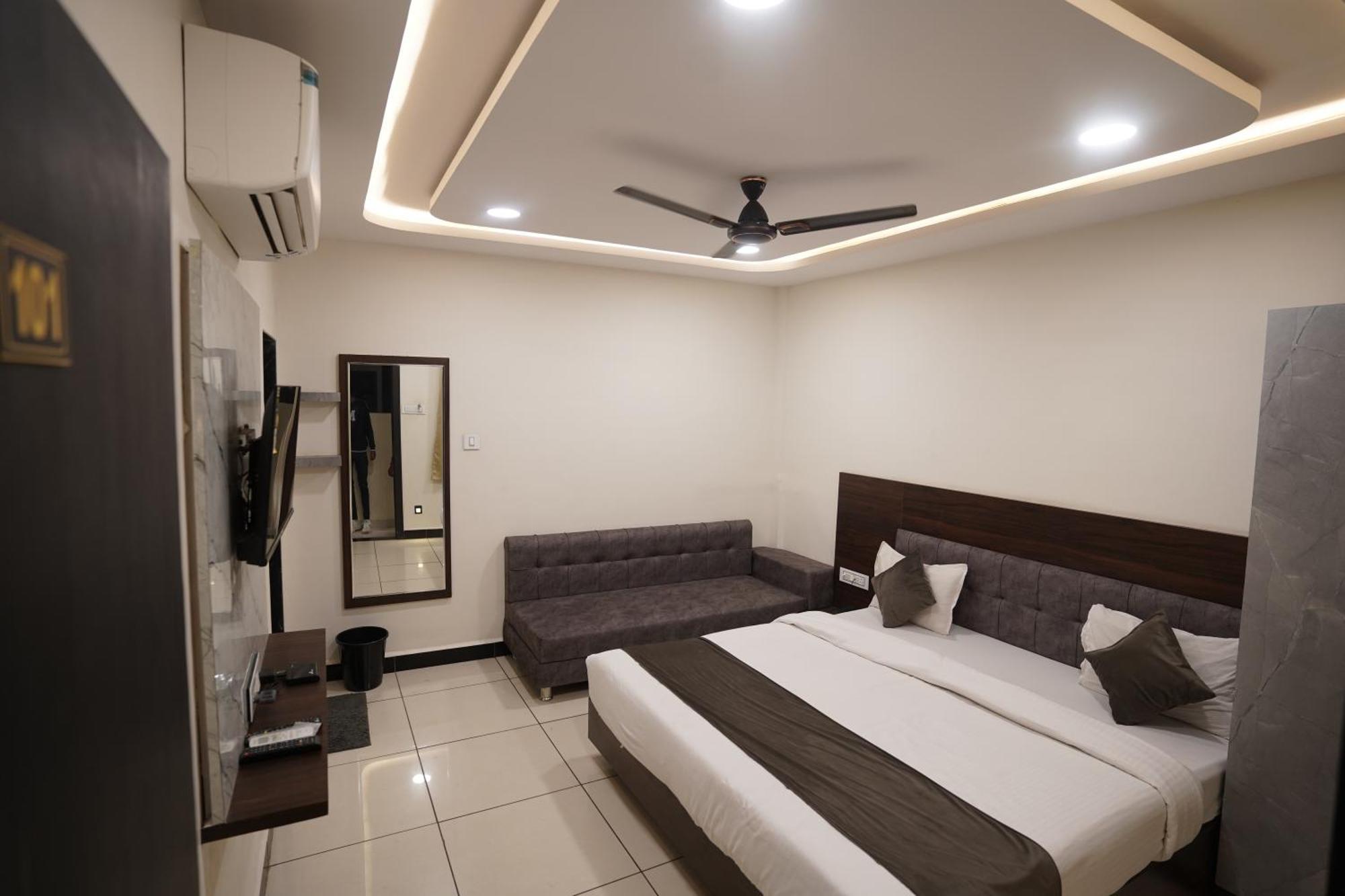 Hotel Dev Kripa Ujjain Exterior photo